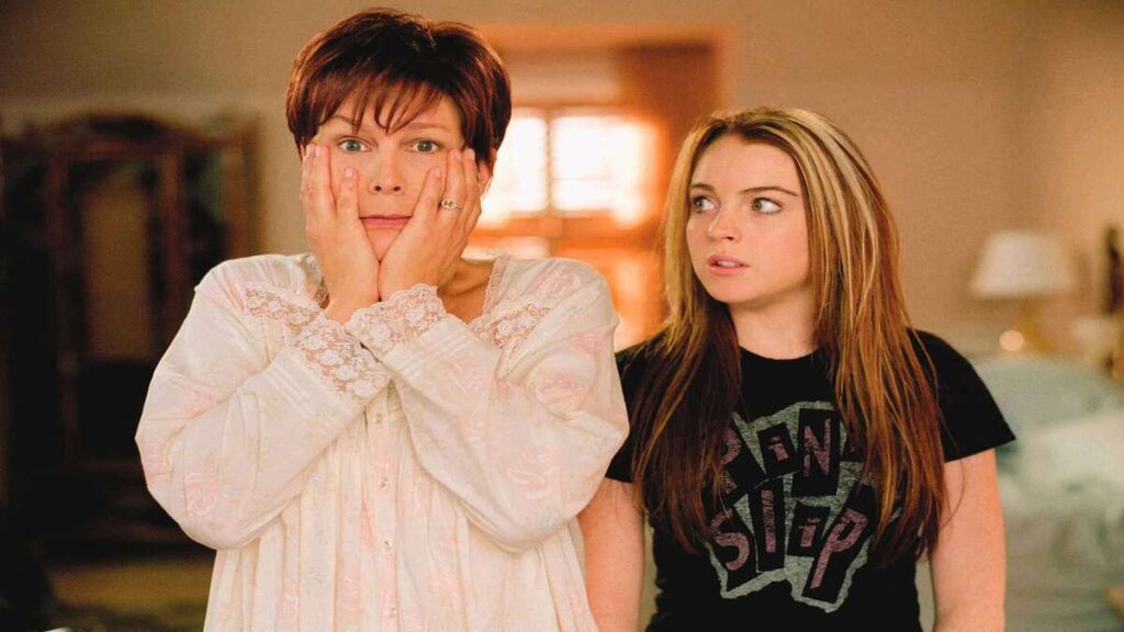 Jamie Lee Curtis and Lindsay Lohan in Freaky Friday (2003) - Filmotomy