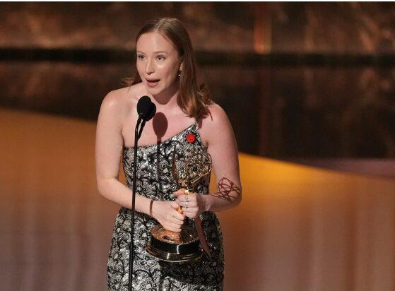 Hannah Einbinder wins an Emmy award - Filmotomy